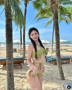 Korean Influencer's Stunning Vietnam Vacation: Bikini Fashion and Travel Trends - image 3