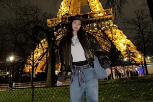 Exploring the Visible Underwear Fashion Trend Among Today's Youth - image 9