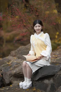 Urban Energy and Summer Style: Zhi He Nai Gai in Art Language Vol.6250 - image 5