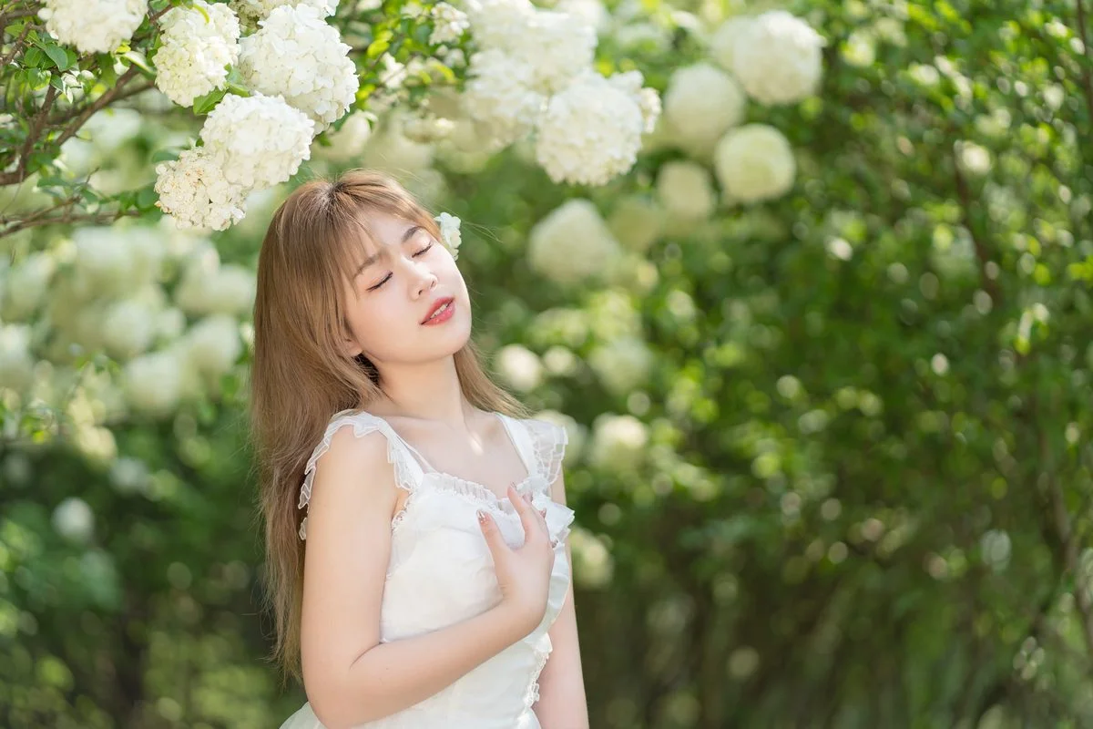 Vibrant Artistic Expression: YiTuYu Art Language Vol.5821 Featuring Pao Fu Xiao Fang