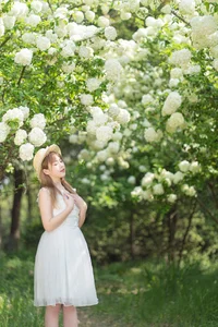 Vibrant Artistic Expression: YiTuYu Art Language Vol.5821 Featuring Pao Fu Xiao Fang - image 2