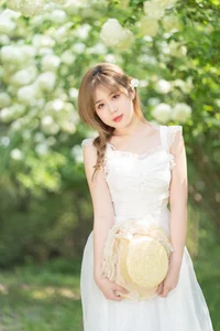 Vibrant Artistic Expression: YiTuYu Art Language Vol.5821 Featuring Pao Fu Xiao Fang - image 7