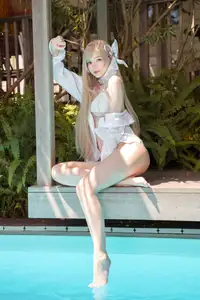 Coser Peach milky: Dive into the allure of Viper Bikini by the pool - Exclusive Collection - image 9