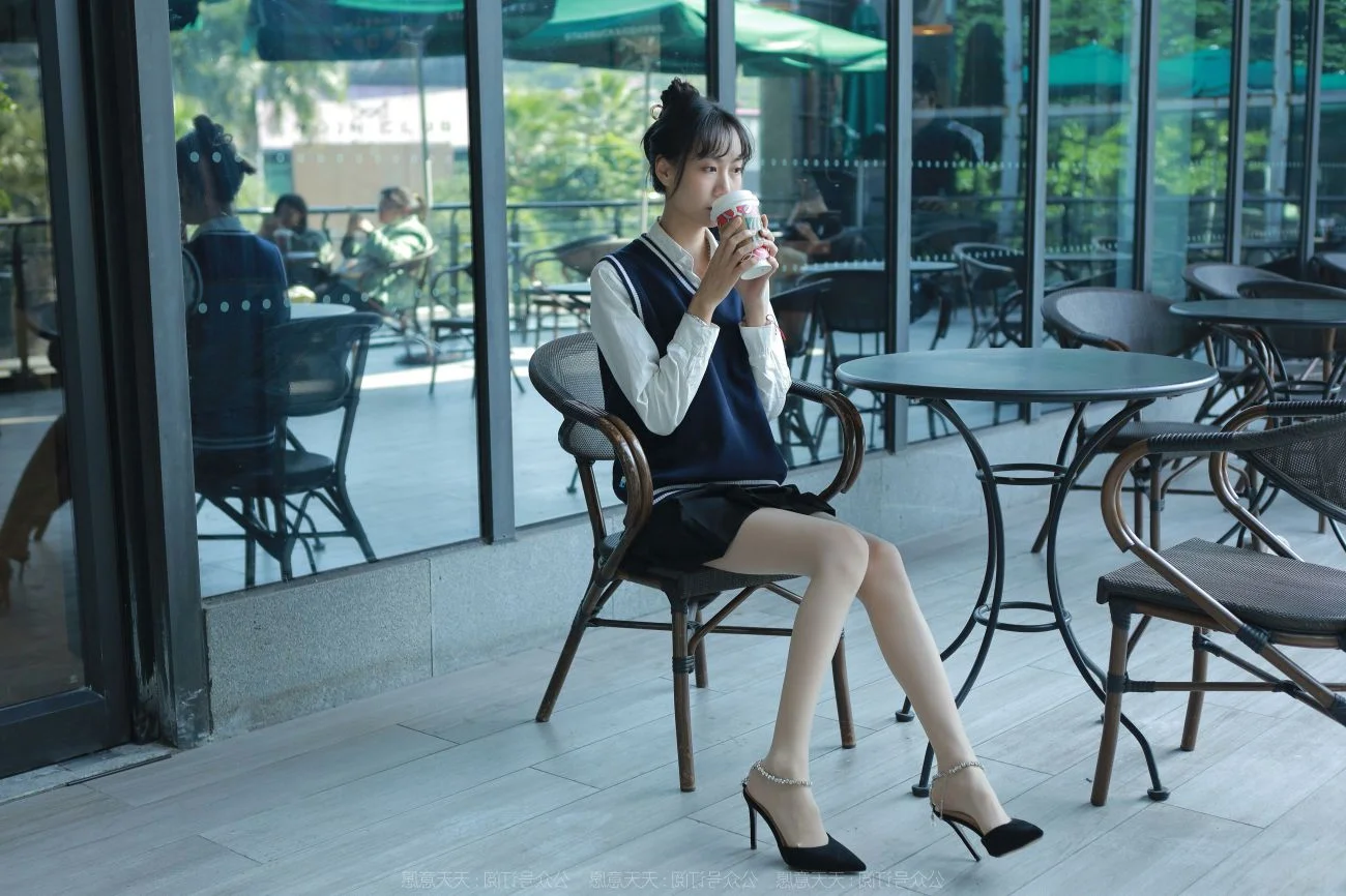IESS Tuan Tuan Academic Style Hosiery Fashion Showcase
