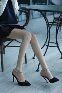 IESS Tuan Tuan Academic Style Hosiery Fashion Showcase - image 2