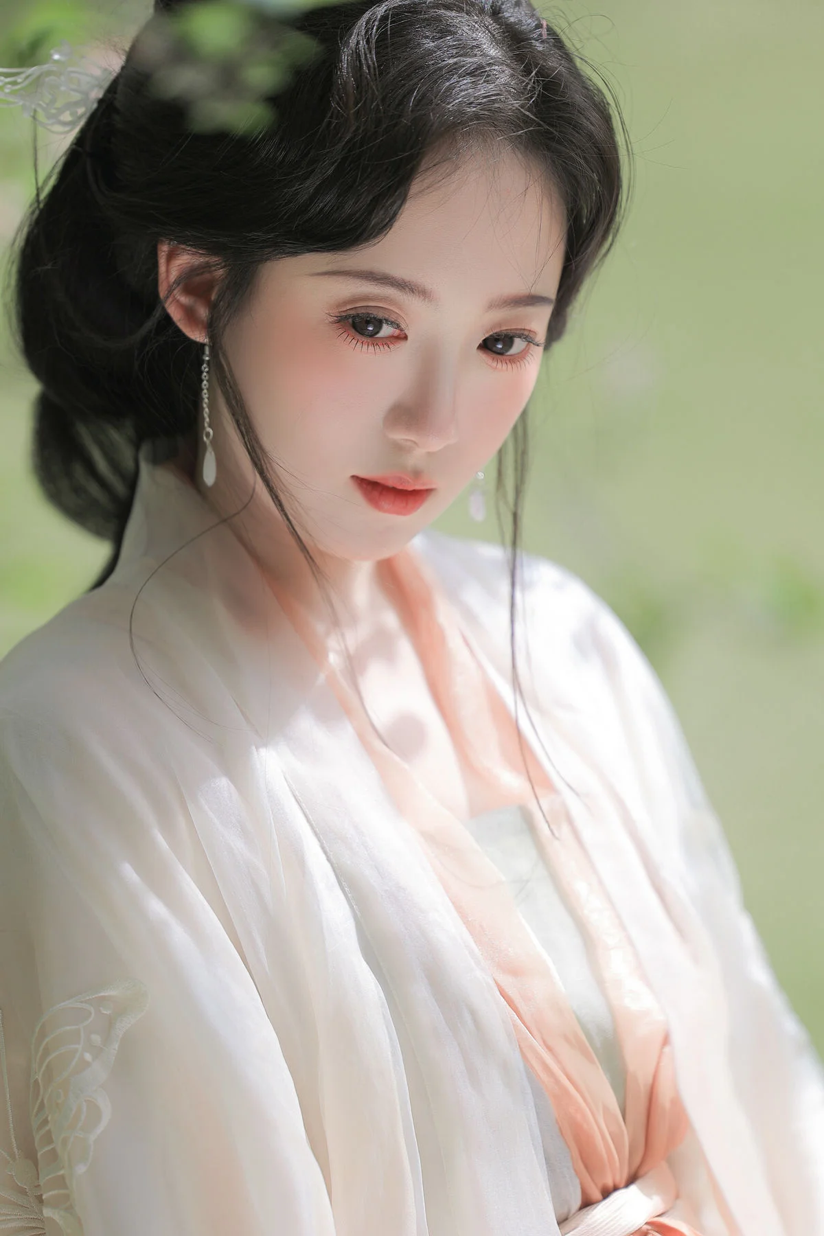 Ethereal Hanfu Beauty at Qunyu Mountain - YiTuYu Vol.8979 Tie Tie