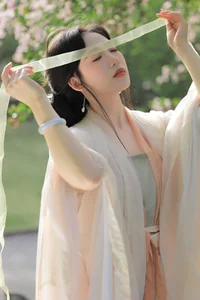 Ethereal Hanfu Beauty at Qunyu Mountain - YiTuYu Vol.8979 Tie Tie - image 8