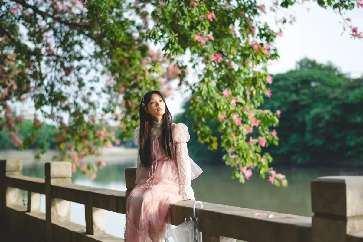 Vol.8632 Nan Yi: Dreamy Youth by the River, A Poetic & Romantic Blossom