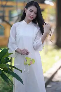 Graceful Vietnamese Girl in White Ao Dai - Captivating Traditional Beauty - image 6