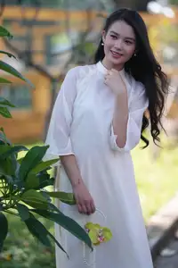 Graceful Vietnamese Girl in White Ao Dai - Captivating Traditional Beauty - image 3