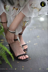 IESS Puhui Collection 003 Featuring Model Qiqi: An Aesthetic Study in Barefoot Portraiture - image 74