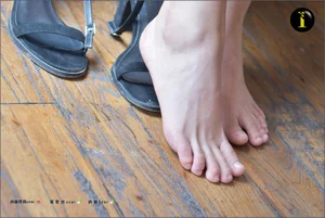 IESS Puhui Collection 003 Featuring Model Qiqi: An Aesthetic Study in Barefoot Portraiture - image 24