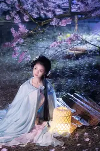Discover the Ethereal Beauty of Qi Ni Si Mao in YiTuYu Vol.8623: An Asian Muse by Lantern Light - image 6
