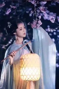 Discover the Ethereal Beauty of Qi Ni Si Mao in YiTuYu Vol.8623: An Asian Muse by Lantern Light - image 21