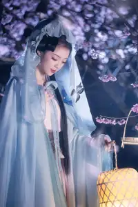 Discover the Ethereal Beauty of Qi Ni Si Mao in YiTuYu Vol.8623: An Asian Muse by Lantern Light - image 5
