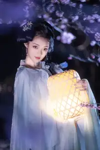 Discover the Ethereal Beauty of Qi Ni Si Mao in YiTuYu Vol.8623: An Asian Muse by Lantern Light - image 10