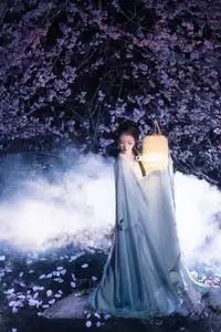 Discover the Ethereal Beauty of Qi Ni Si Mao in YiTuYu Vol.8623: An Asian Muse by Lantern Light - image 9
