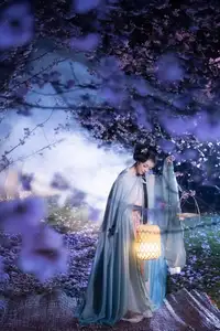 Discover the Ethereal Beauty of Qi Ni Si Mao in YiTuYu Vol.8623: An Asian Muse by Lantern Light - image 13