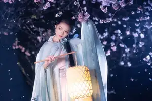 Discover the Ethereal Beauty of Qi Ni Si Mao in YiTuYu Vol.8623: An Asian Muse by Lantern Light - image 32