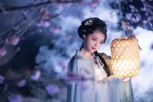 Discover the Ethereal Beauty of Qi Ni Si Mao in YiTuYu Vol.8623: An Asian Muse by Lantern Light - image 3