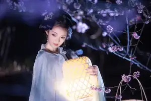 Discover the Ethereal Beauty of Qi Ni Si Mao in YiTuYu Vol.8623: An Asian Muse by Lantern Light - image 28