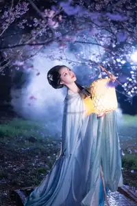 Discover the Ethereal Beauty of Qi Ni Si Mao in YiTuYu Vol.8623: An Asian Muse by Lantern Light - image 20