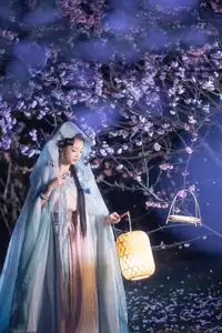Discover the Ethereal Beauty of Qi Ni Si Mao in YiTuYu Vol.8623: An Asian Muse by Lantern Light - image 22