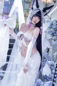 Stunning Azur Lane Musashi Cosplay by Qing Shui You Nai: Elegant Violet Floweryness Kimono Aesthetic and Wisteria Garden Photography - image 2