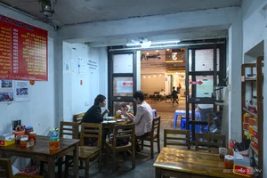Hanoi's New Food Streets: The Struggle to Attract Local Foodies - image 8