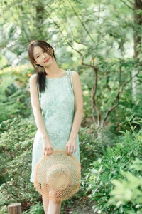 Sun-Kissed Mint Summer Aesthetics: Ka Bi for YiTuYu Art Language Vol.9302 Portrait Collection - image 1