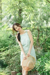 Sun-Kissed Mint Summer Aesthetics: Ka Bi for YiTuYu Art Language Vol.9302 Portrait Collection - image 2