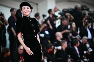 Zhang Ziyi Commands the Venice Red Carpet with Traditional Peony Fan - image 2