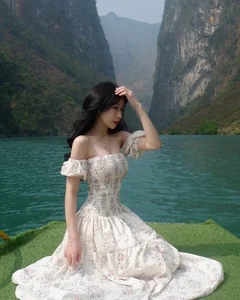 Hoang Lan Anh Captivates Fans with Minimalist White Shirt Look and Timeless Elegance - image 5