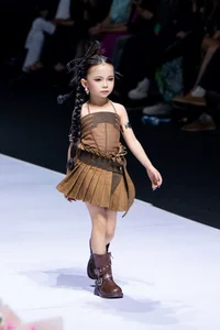 Six-Year-Old Prodigy Steals the Spotlight at Vietnam International Fashion Week 2025 - image 1