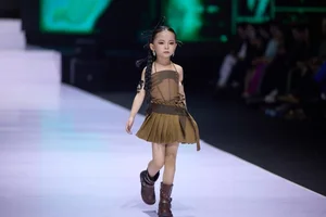 Six-Year-Old Prodigy Steals the Spotlight at Vietnam International Fashion Week 2025 - image 2