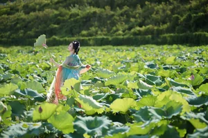 Cinematic Portraiture: YiTuYu Art Language Vol.7376 Featuring Shu Pian Yoyi - image 5