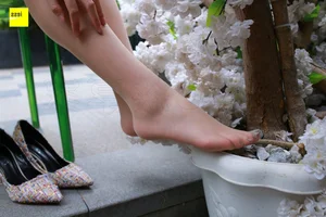 IESS Sixiangjia 235: Zi Zi - Fair Skin and Beautiful Toes Aesthetic - image 58
