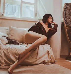 Redefining Korean Beauty: How Unconventional Features Created a New Social Media Icon - image 6
