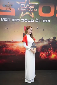 Sao Nhap Ngu 2025: Chi Pu and Hoa Minzy Shine at the Star-Studded Press Conference - image 2