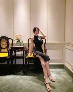 Stunning Hourglass Figure Fashion Gallery: Embracing Confidence and Modern Aesthetic Style - image 10
