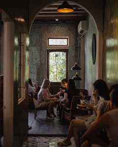 Discovering the Nostalgic Charm of Vintage Coffee Shops in Hue - image 7