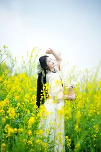 YiTuYu Vol.8720 Tu Ya W: Hanfu Beauty Amidst Golden Rapeseed Flowers - image 2
