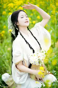YiTuYu Vol.8720 Tu Ya W: Hanfu Beauty Amidst Golden Rapeseed Flowers - image 14