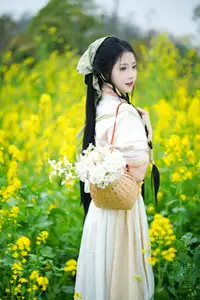 YiTuYu Vol.8720 Tu Ya W: Hanfu Beauty Amidst Golden Rapeseed Flowers - image 21