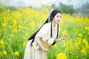 YiTuYu Vol.8720 Tu Ya W: Hanfu Beauty Amidst Golden Rapeseed Flowers - image 8
