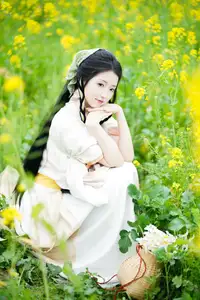 YiTuYu Vol.8720 Tu Ya W: Hanfu Beauty Amidst Golden Rapeseed Flowers - image 18
