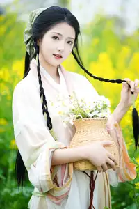 YiTuYu Vol.8720 Tu Ya W: Hanfu Beauty Amidst Golden Rapeseed Flowers - image 13