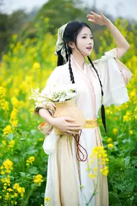 YiTuYu Vol.8720 Tu Ya W: Hanfu Beauty Amidst Golden Rapeseed Flowers - image 0