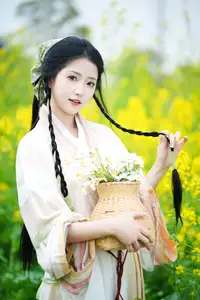 YiTuYu Vol.8720 Tu Ya W: Hanfu Beauty Amidst Golden Rapeseed Flowers - image 15