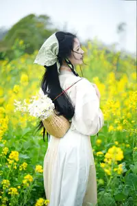 YiTuYu Vol.8720 Tu Ya W: Hanfu Beauty Amidst Golden Rapeseed Flowers - image 20